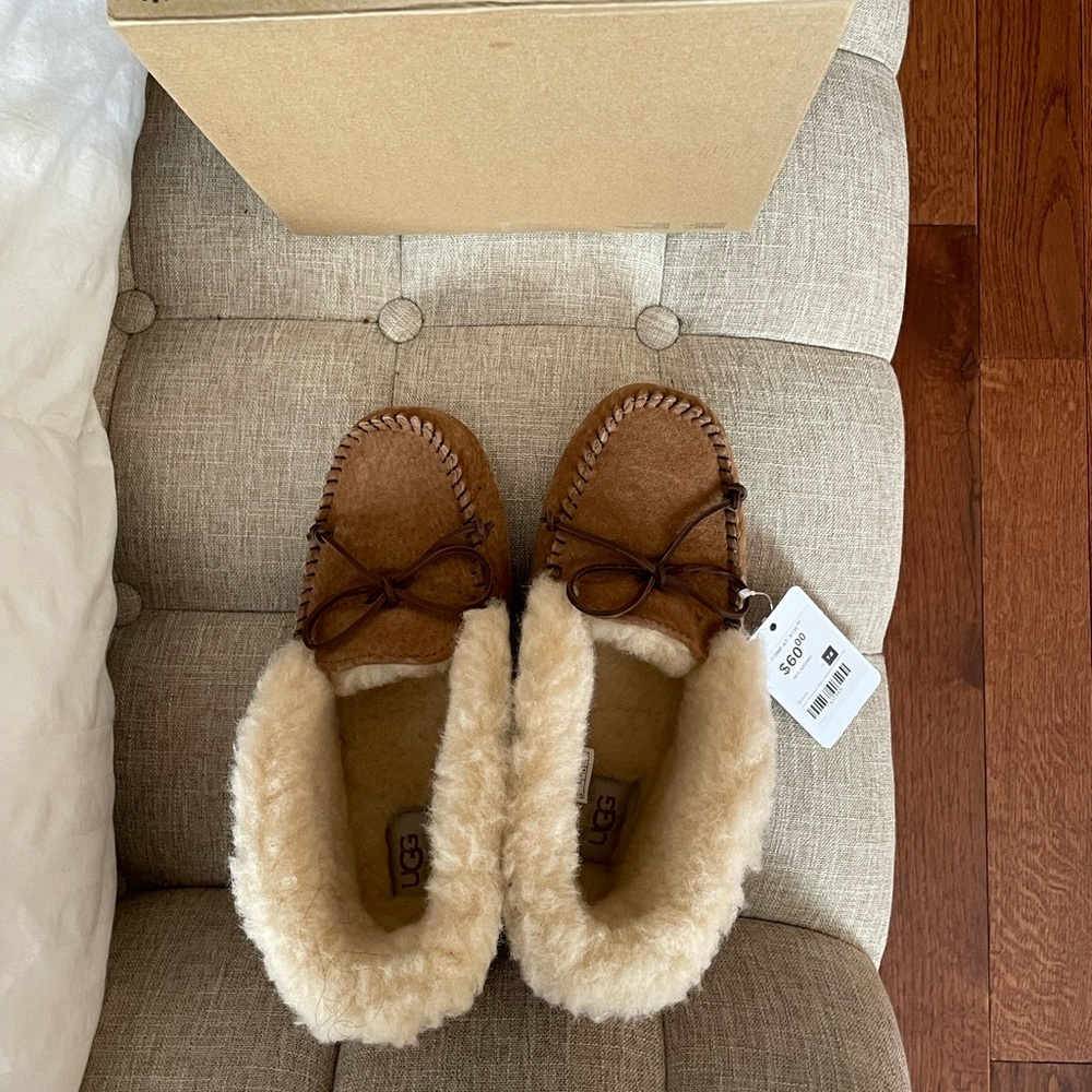 Womens UGG Elena slippers Chestnut - New never worn